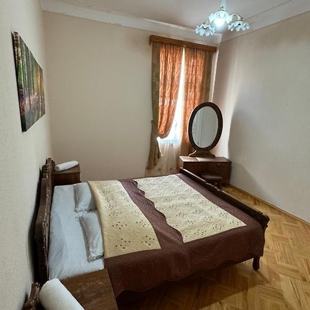 Апартаменти Host N1 Кутаїсі Екстер'єр фото